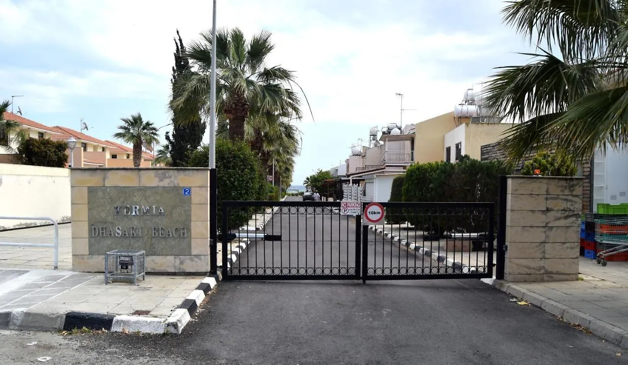 Pirgos Beach House Larnaca 0*,