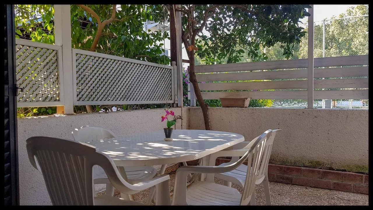 Pirgos Beach House Larnaca 0*,